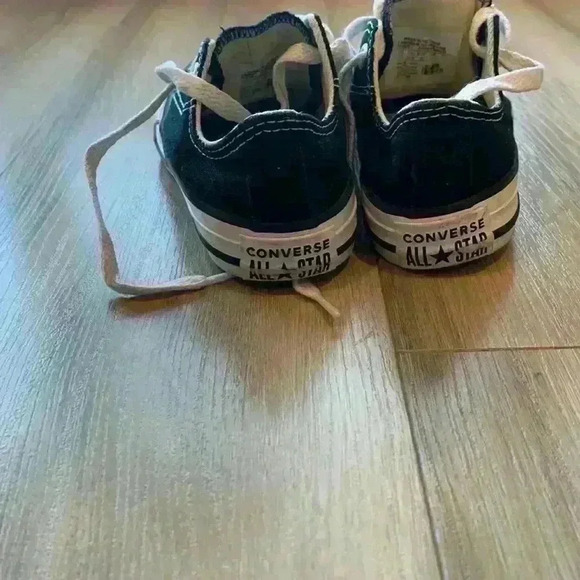 Kids  black converse size 11 US - Picture 4 of 7